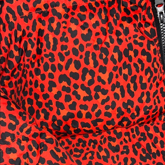 Like New - Fabletics Wander Cropped Puffer Jacket - Picture 3 of 10